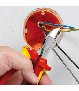 Pince coupante diagonale chromee isolee VDE. Avec poignee bicolore longueur 140 mm avec facette