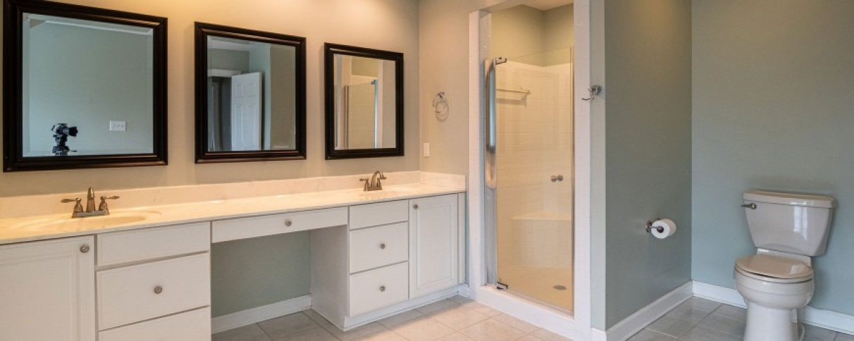 Comment installer une cabine de douche sur un receveur ?